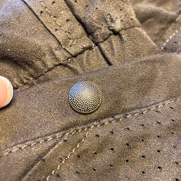 Cute zipper jacket woth floral inside! - Picture 4 of 9